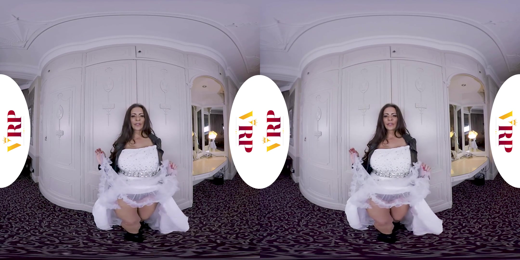 Linsey Dawn McKenzie in Up Close and Personal - VRPFilms
