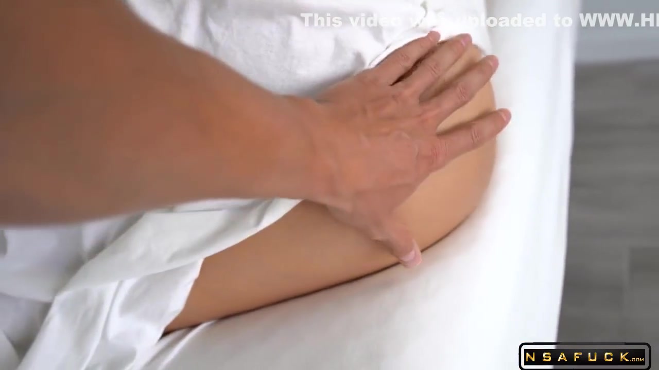 teen 18+ Stepsister Wakes Up To Hard Dick 1