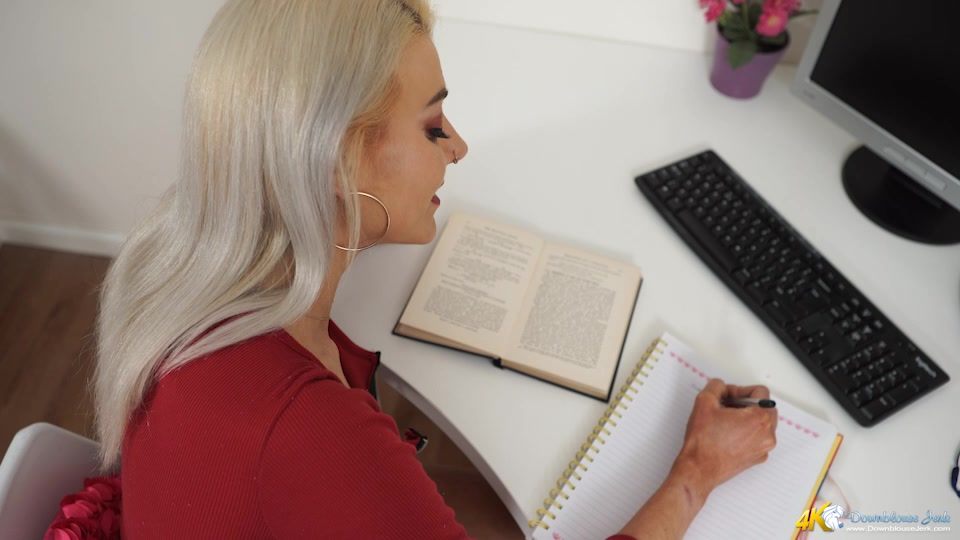 A Good Tutor - DownblouseJerk