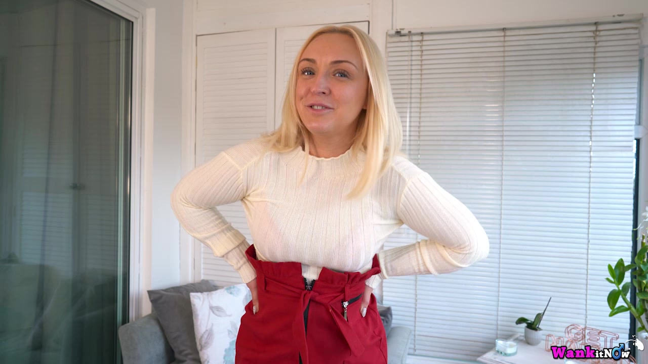 Amber Deen - Naked Cleaner - Sexy Videos - WankitNow