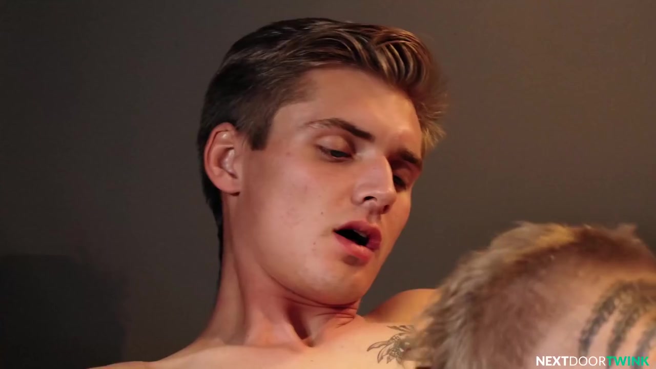 Harley Xavier And Ashton Silvers - Inked Twinks Take It Deep