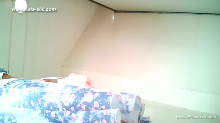 chinese girls go to toilet.64