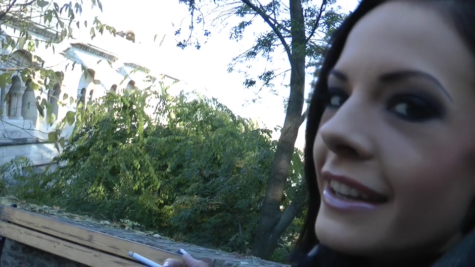 Hot chick gets her twat fucked in the outdoors