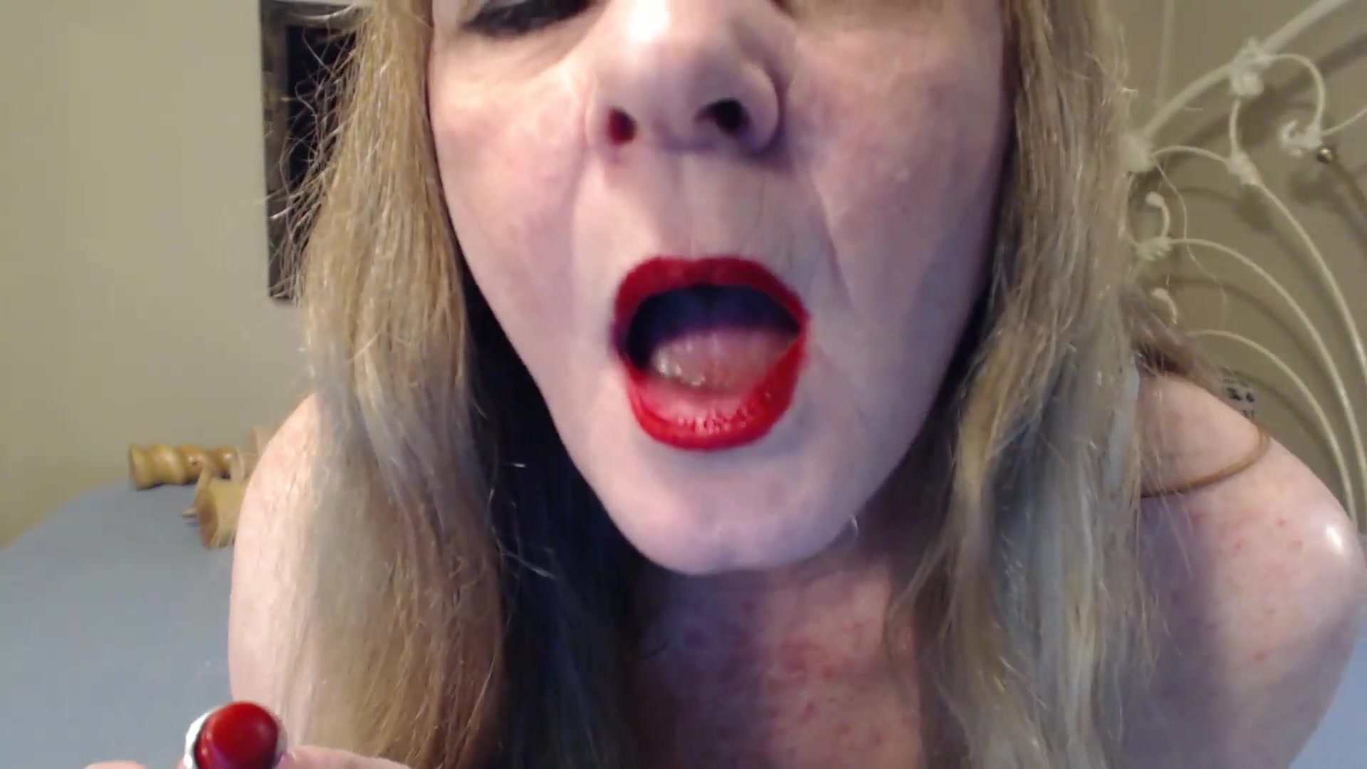 ~Juicy Red Lips On Your Cock - TacAmateurs