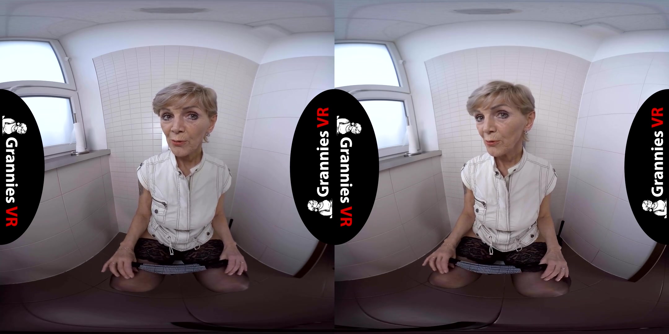 Lady Diana Tinkling on the Toilet - Granny Fingering Peeing
