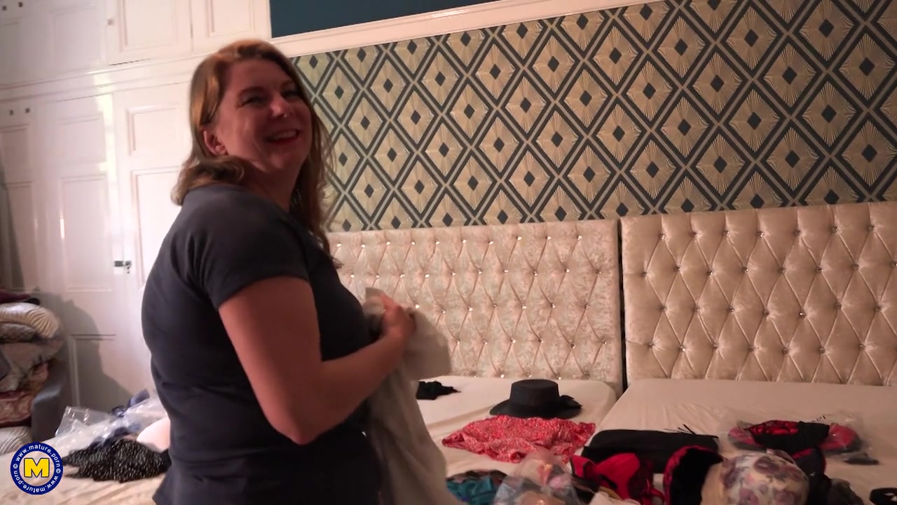 Curvy Amateur Housewife Getting Wet By Herself - MatureNl