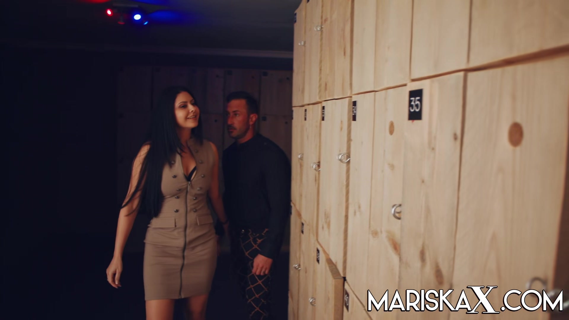 MARISKAX Sexy Mariska gets fucked in the dressing room