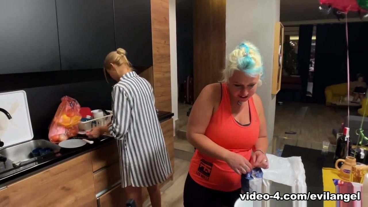 Proxy Paige & Alexis Crystal & Cherry Kiss & Vyvan Hill in BTS - Solstice
