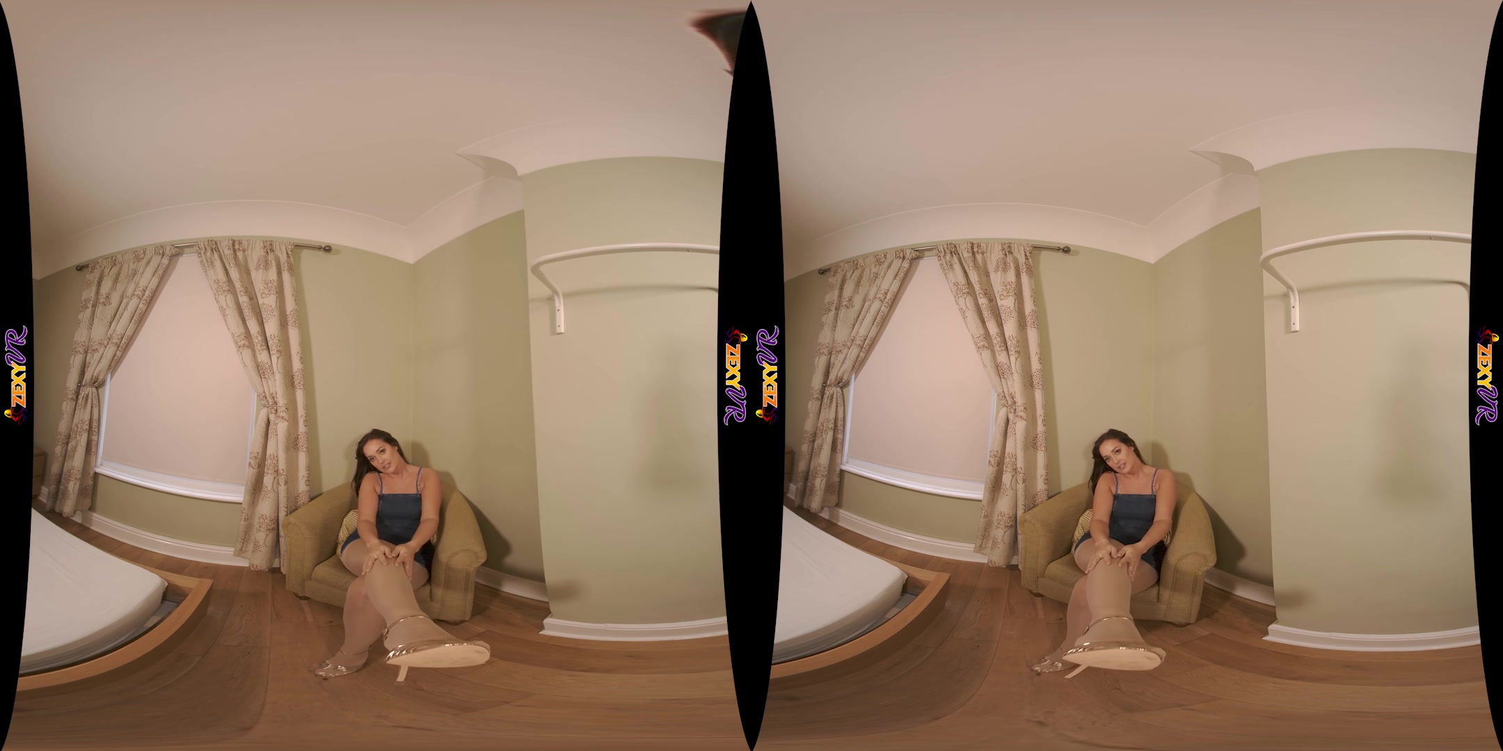 Little Tease featuring Frankie L - ZexyVR
