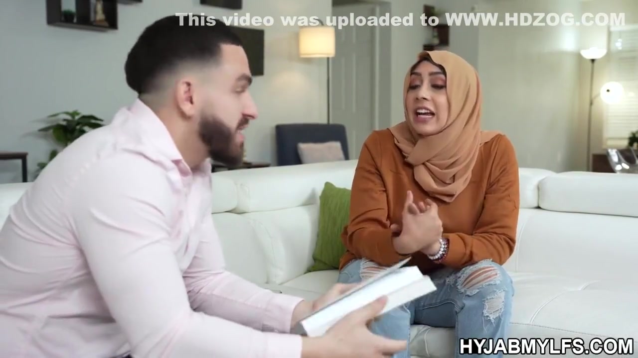 Social Media Expert Helps Arab Woman