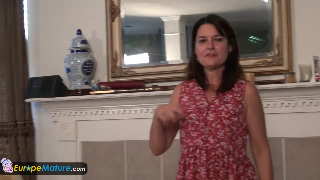 EUROPEMATURE Sweet mature Lori sextoys and fingers