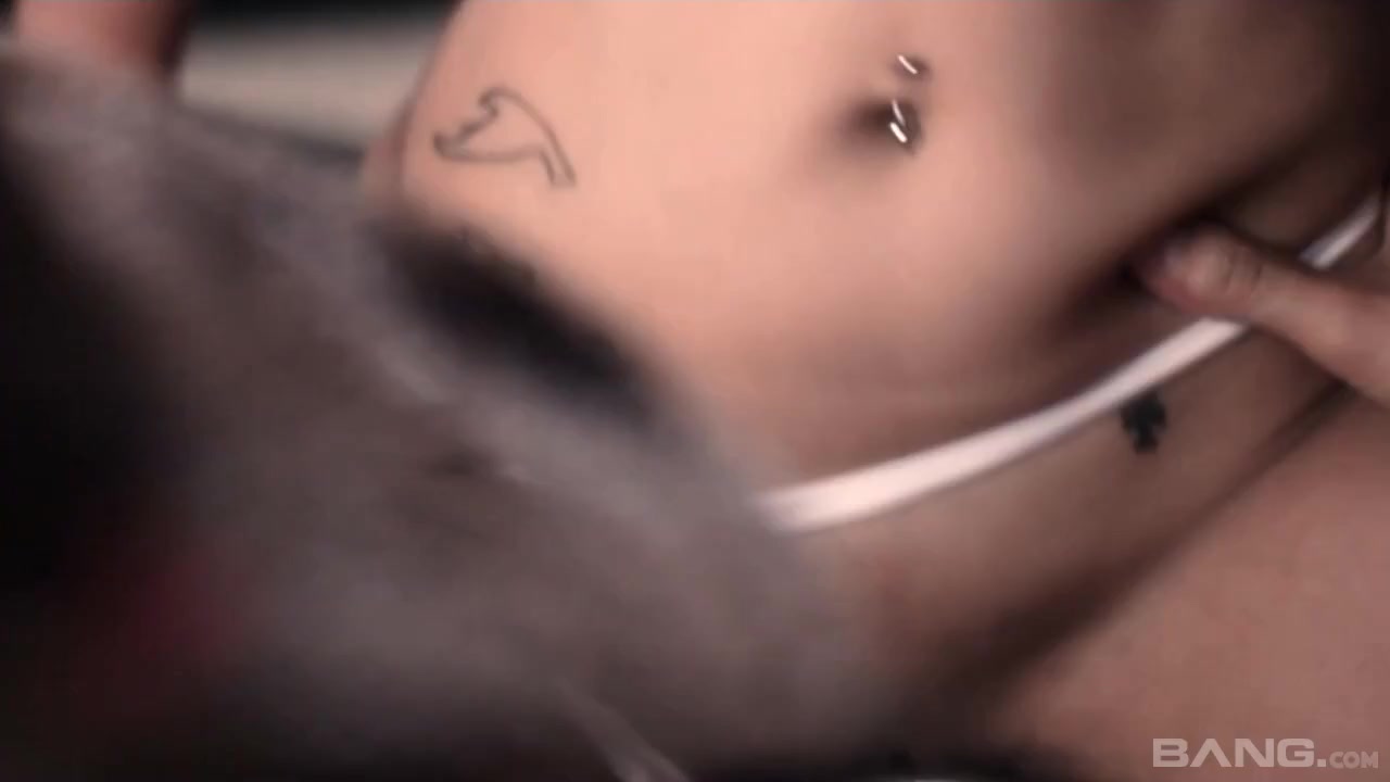 Nilla Black cums so good as her stud eats her pussy