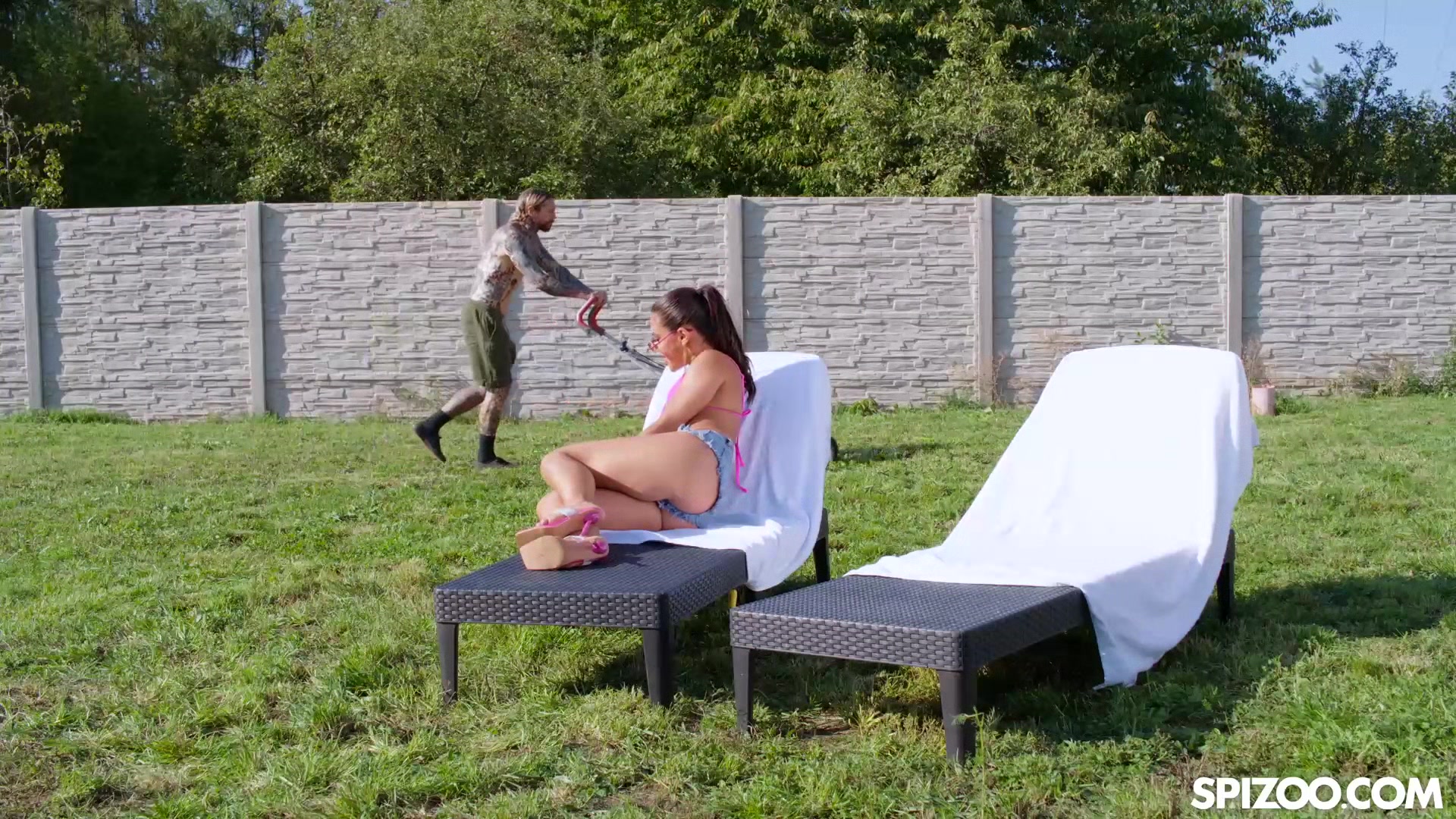 Apolonia Lapiedra Sexy Body Makes Her Crush Fall In Love