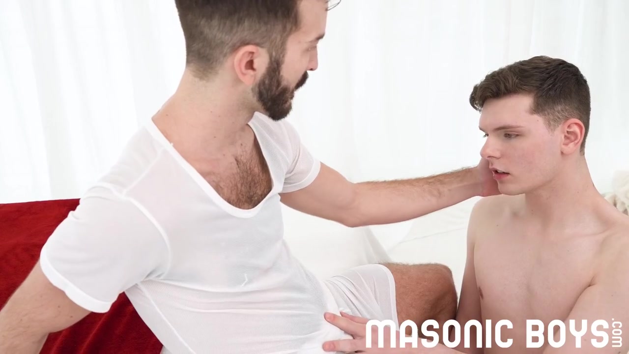 Hung Man Buries Cock Deep Inside Twink