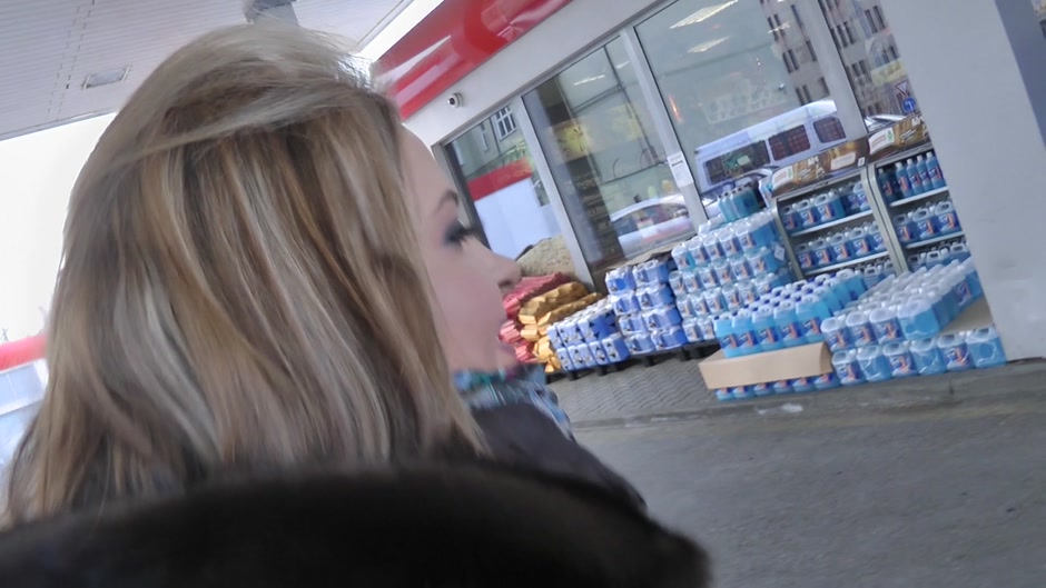 Busty Candy Alexa posed in public and had sex