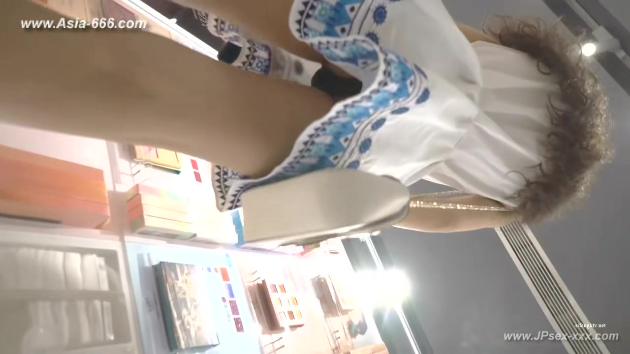peeping chinese amateur upskirt.205