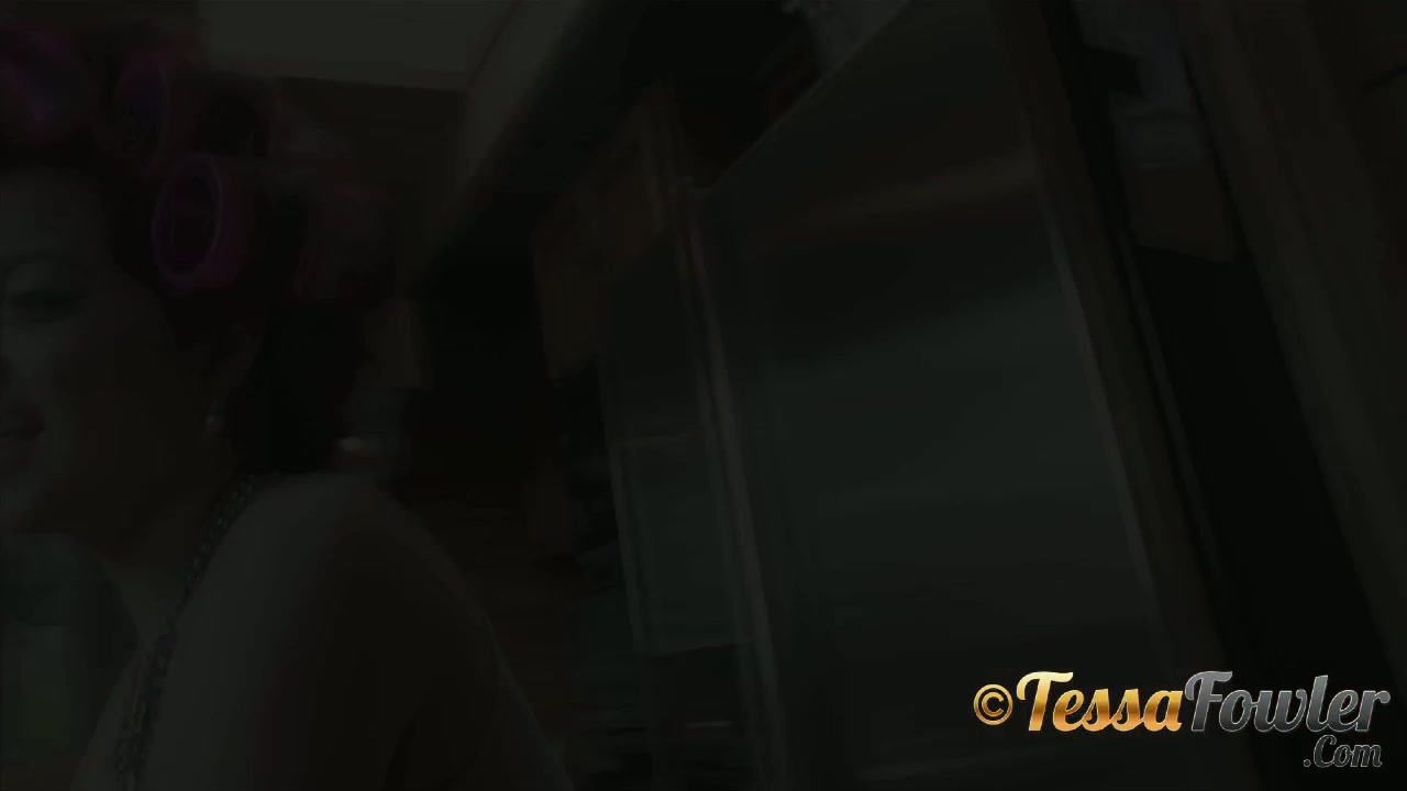 Tessa Fowler - Hair Roller Chic 1