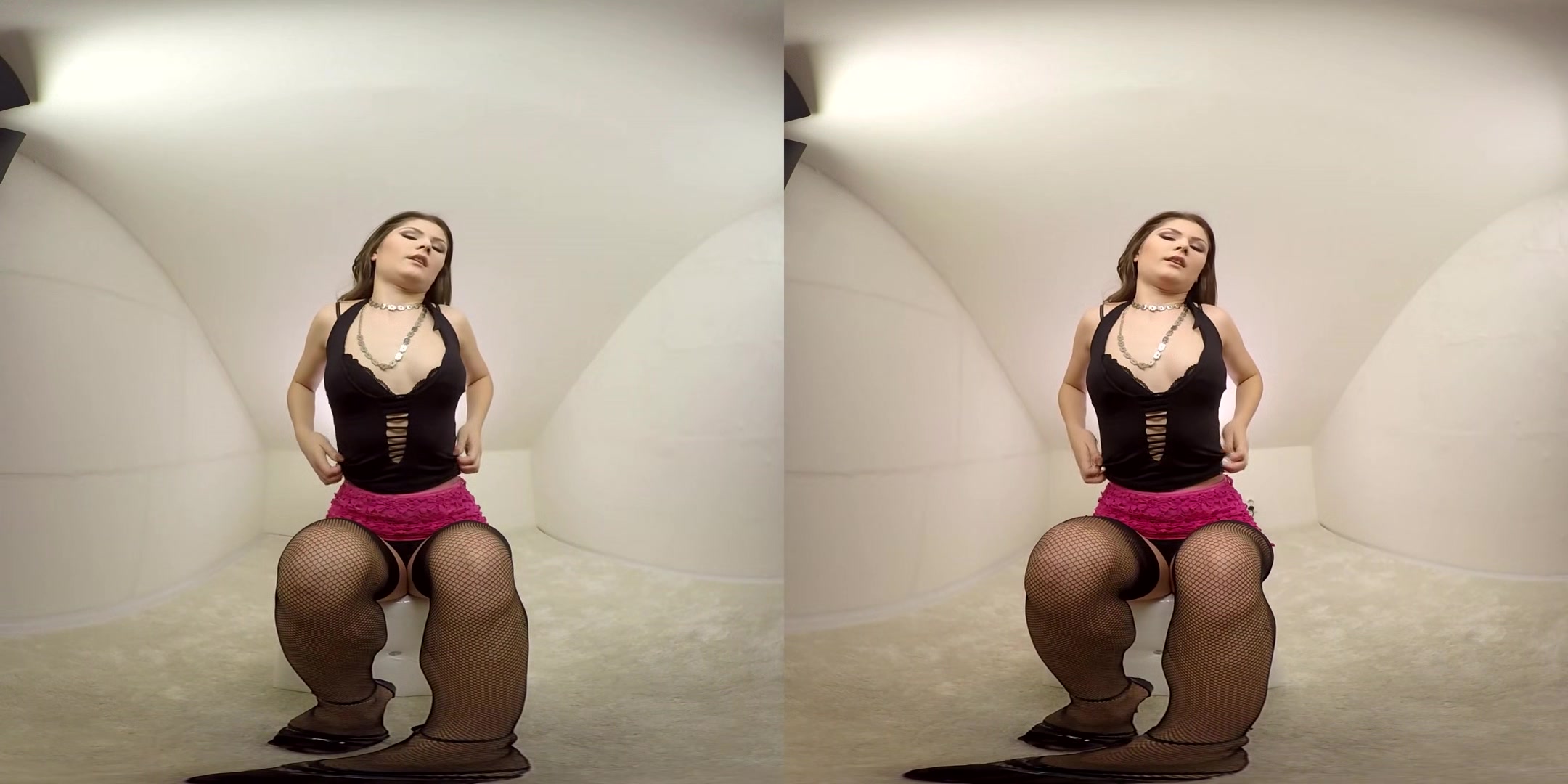 258 - Grace Carson - Solo Model Lingerie Toying