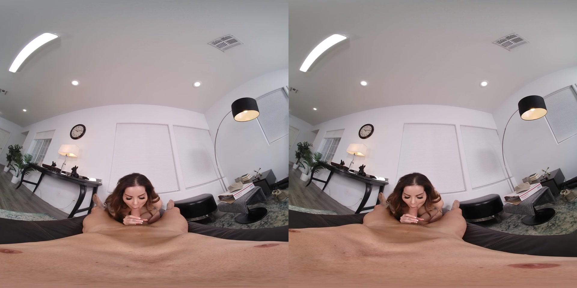 Vivienne Wynter in The Delivery Girl VR Porn Video - VRBangers