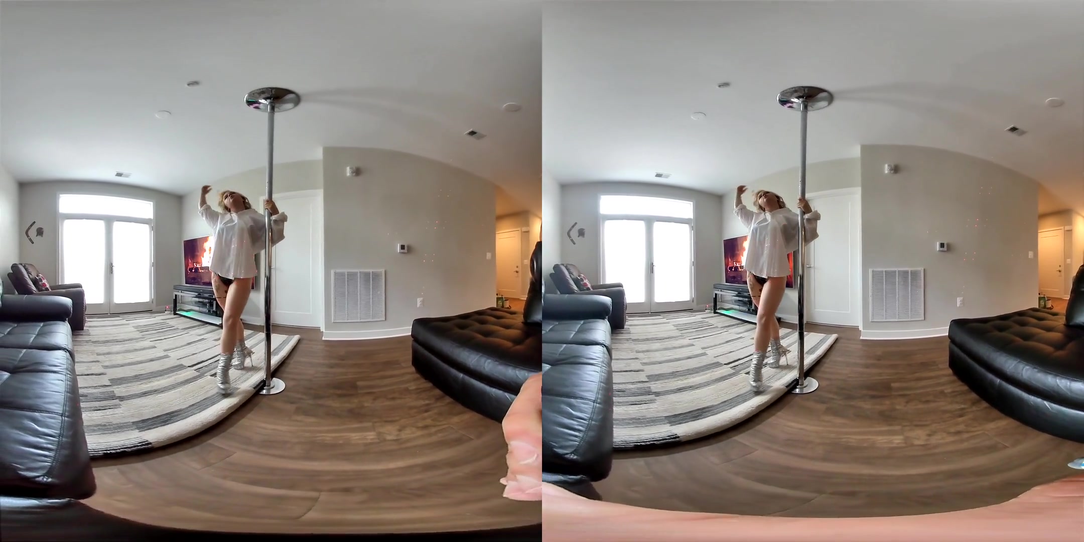 Soleil - Pole Dance - Curvy Big Tits Striptease