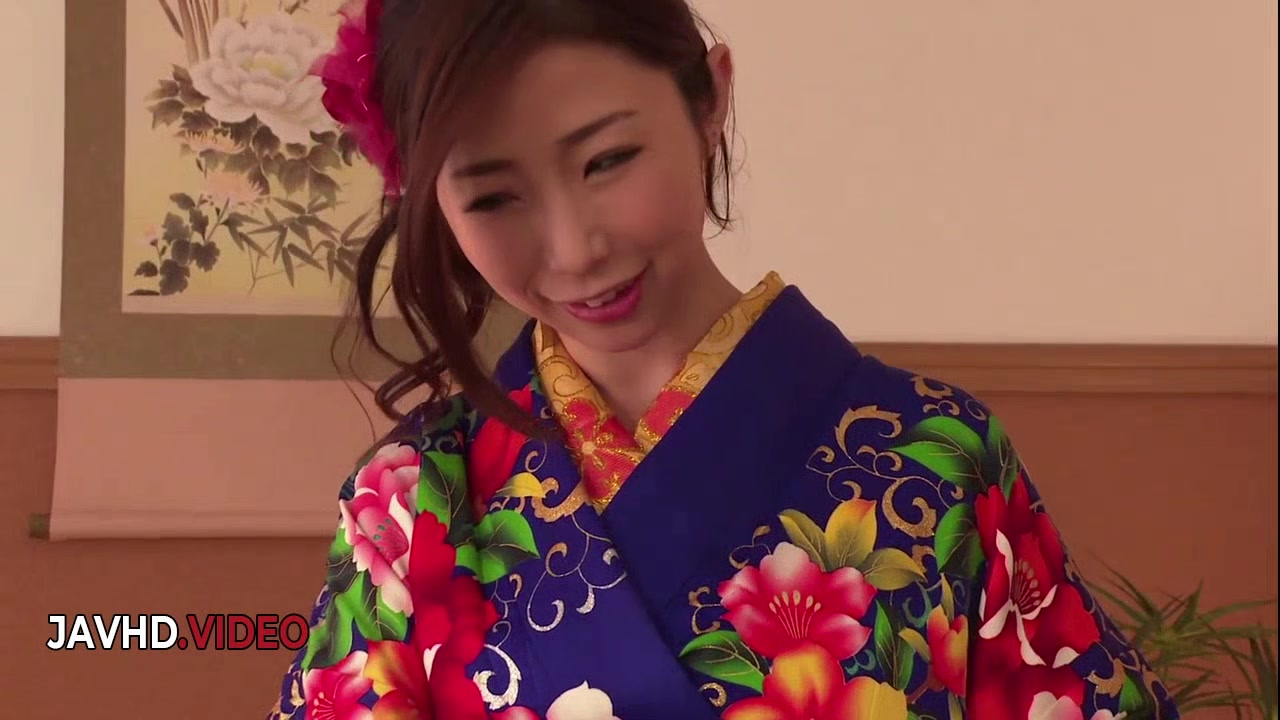 Traditional beauty shares fiery passion in steamy JAV scene