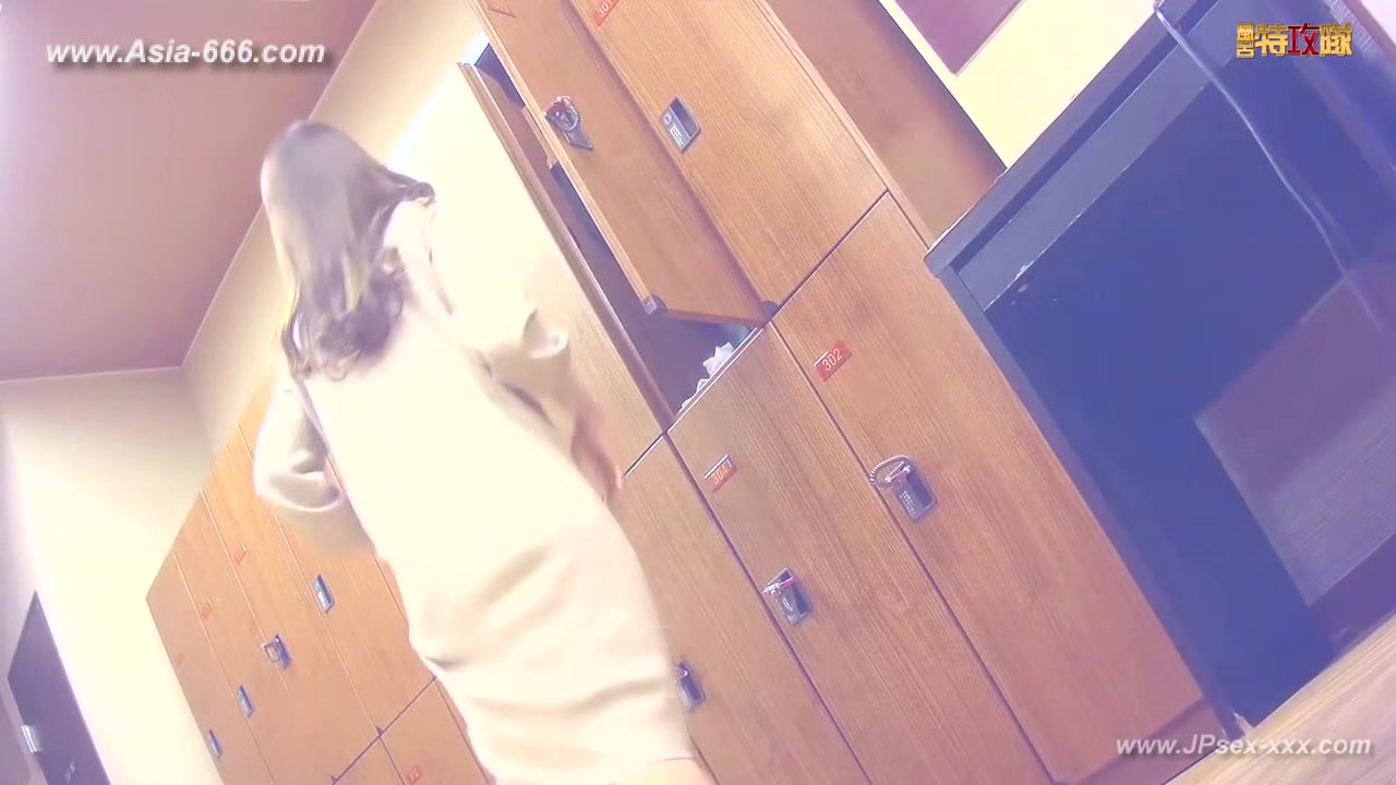 japanese public bathroom changeroom.92