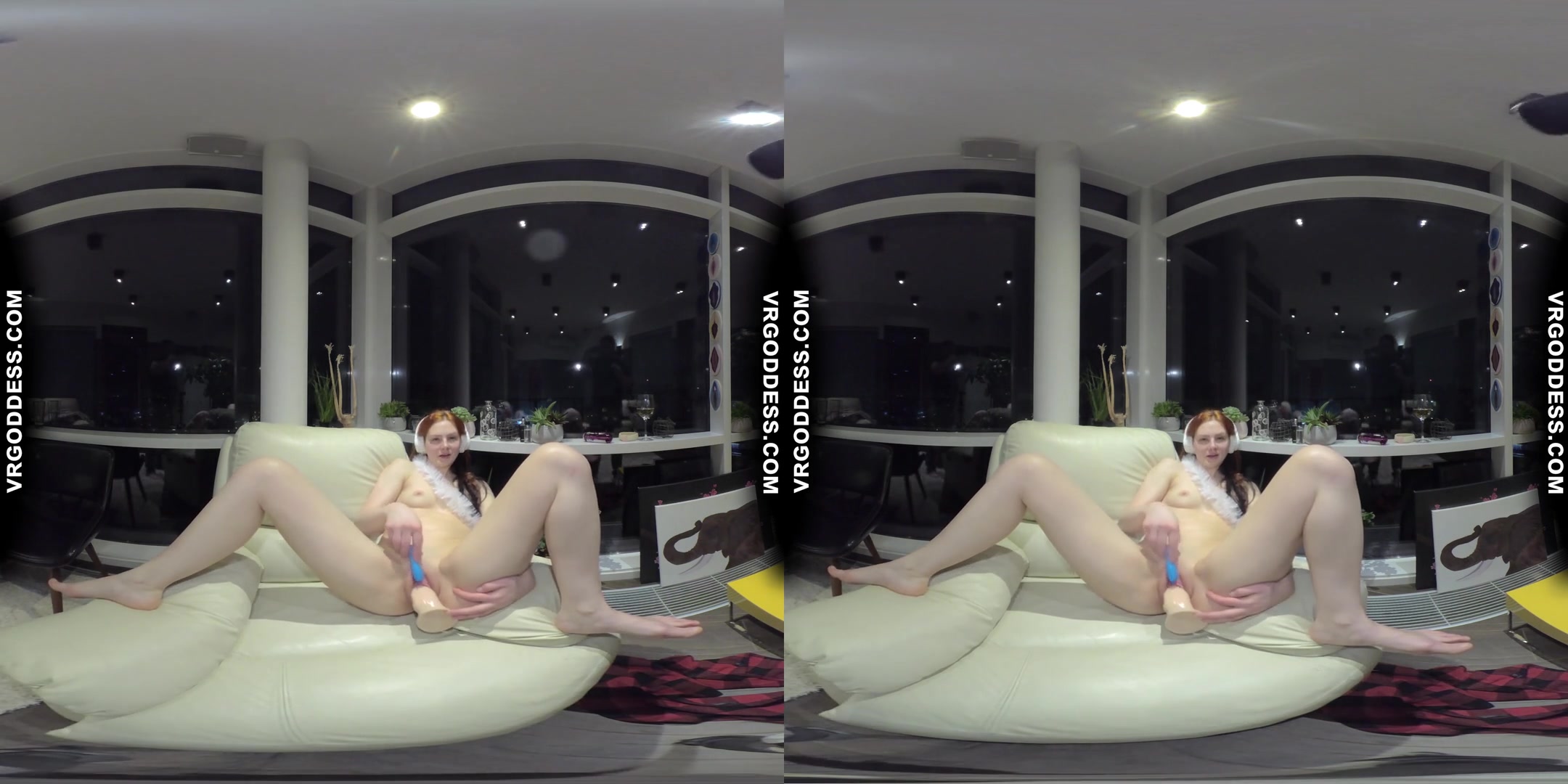 Vaping Hot Girl Lea Listening To Headphones Dancing Stripping Masturbating Winter Nights