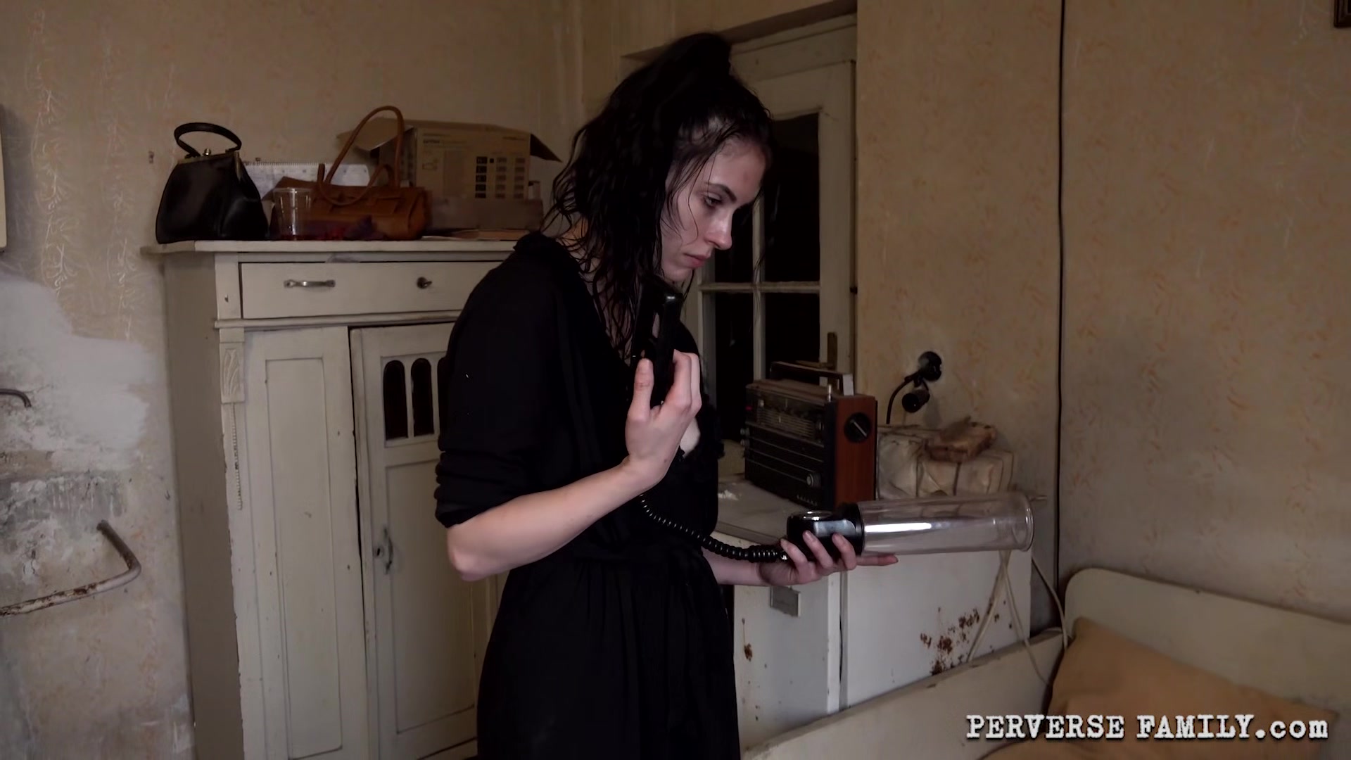 PERVERSE FAMILY Anal Pumping Prolapse