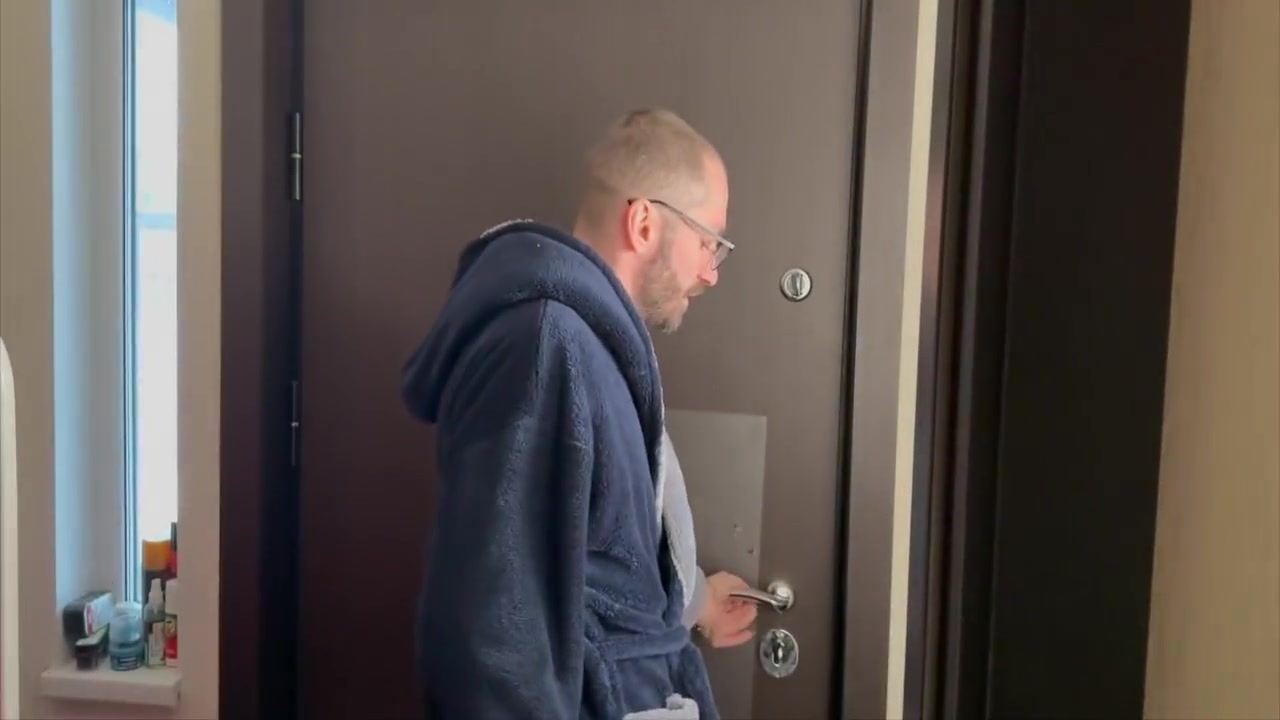 Stepdad Could Not Resist In Front Of A Sports Twink Fucked Him On The Chair With Cancer - 460