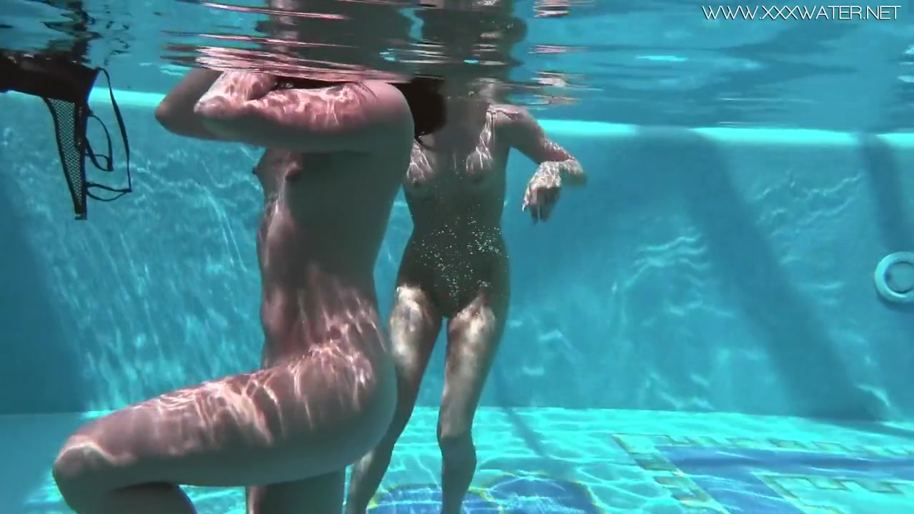 Jessica Lincoln And Lindsey Cruz - Pretty Hot Hotties Cruz And Jessica Swim Naked Together