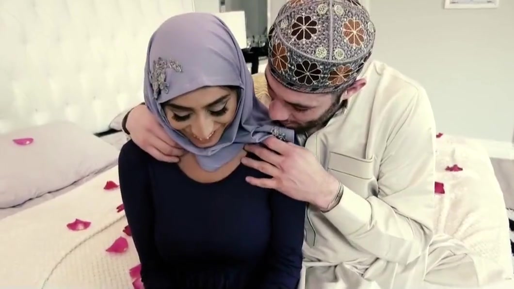 Violet Myers In Curvy Ass Of teen 18+ Bearing Hijab