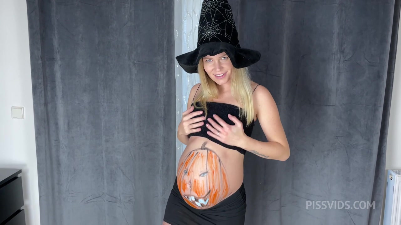 WET HALLOWEEN-PISS FOUNTAIN-ass-double cumshots - PissVids