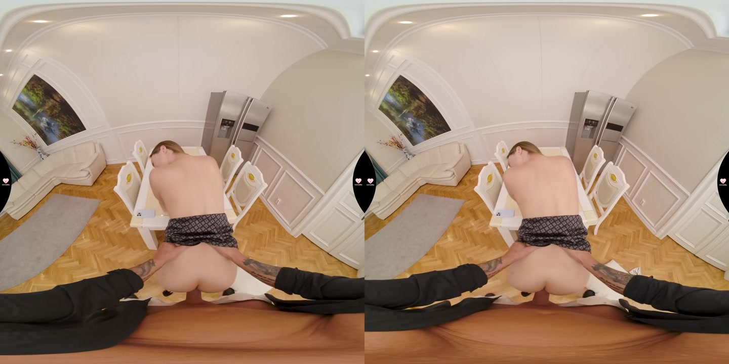 Exploring Her Pussy In The New City - LustReality