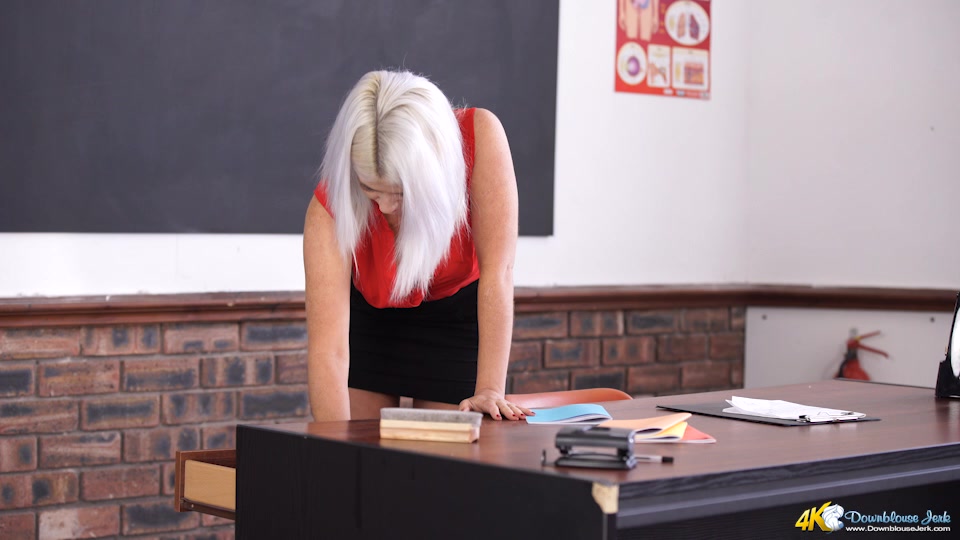 Lu Elissa in Downblouse Education - DownblouseJerk