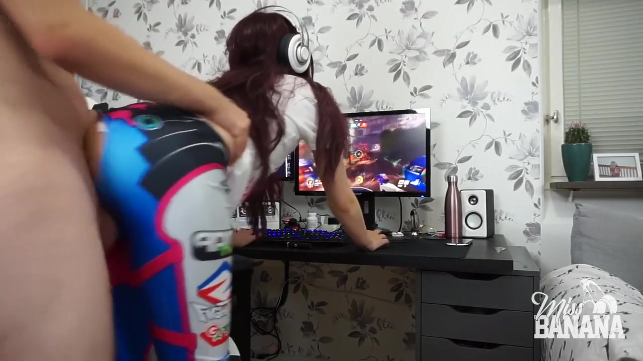 Wants Doggystyle During Gaming - Miss Banana
