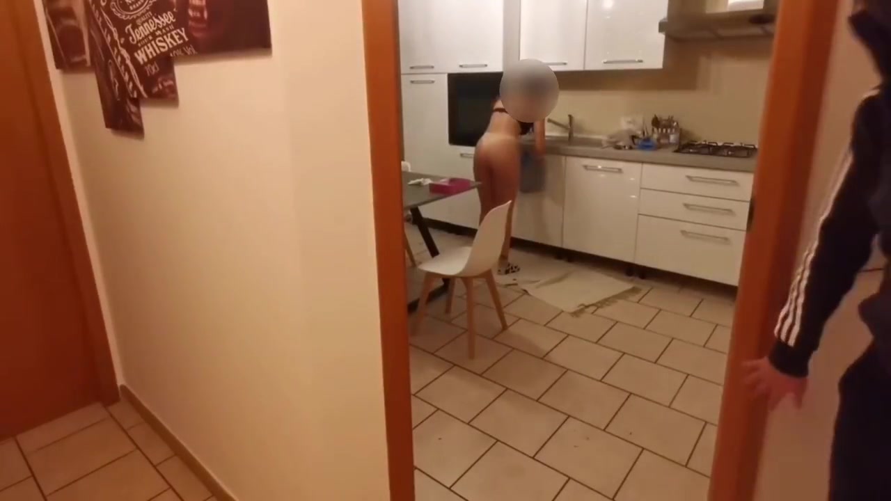 He Nters House To Fuck An Italian Housewife