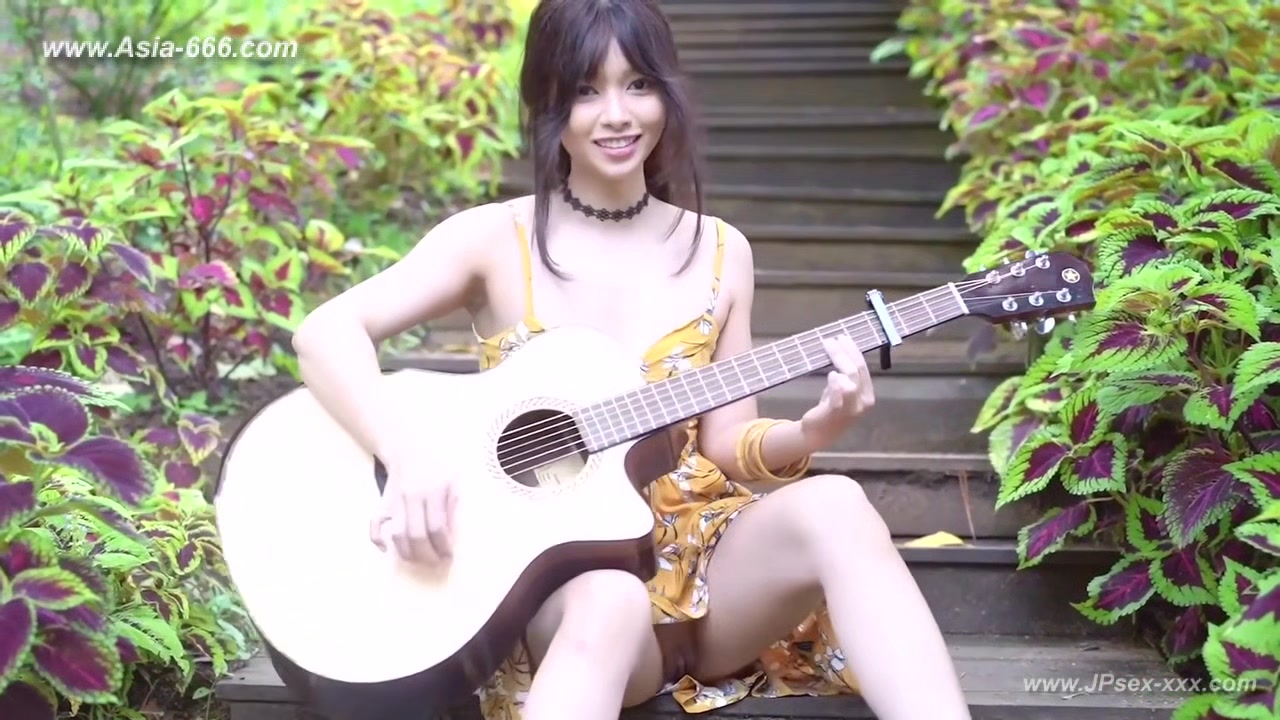 chinese model posing nude.130