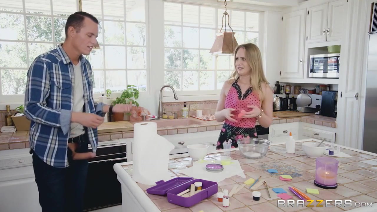 Hunged Like Horse Guy Fuckes Juicy Blonde At The Kitchen With Daisy Stone