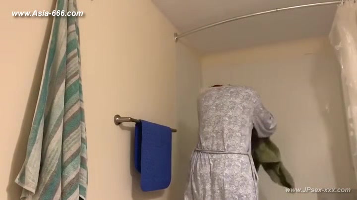 blonde girls shower.5
