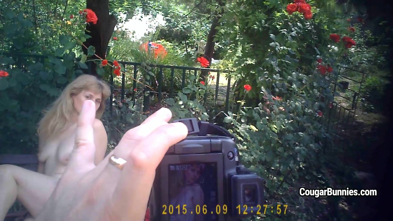 Doris Dawn - Roses Poses Pov