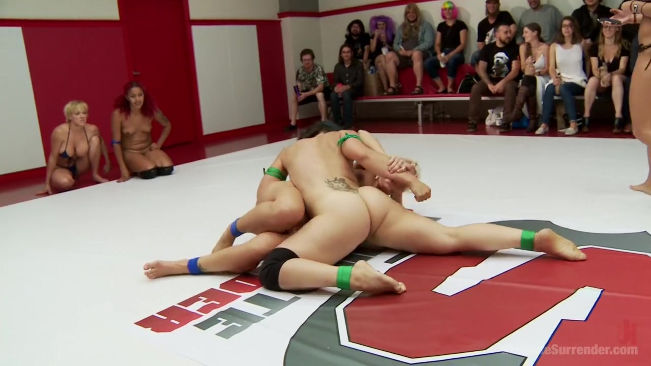 Darling takes on Penny in a 2 on 2 tag match for the last time