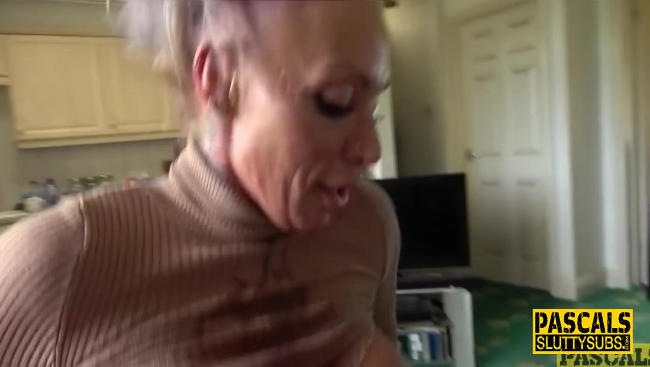 Milf submissive throats and gets analized