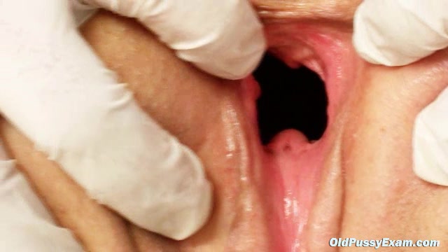 Mature old Brigita getting pussy exam from gyno doctor