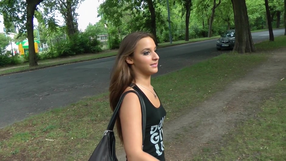 Beautiful gal enjoys wild hardcore sex in nature