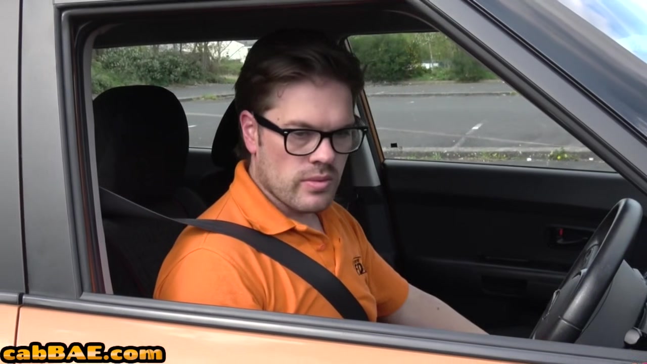 Blonde Czech cabbie sucks off her passenger before sex
