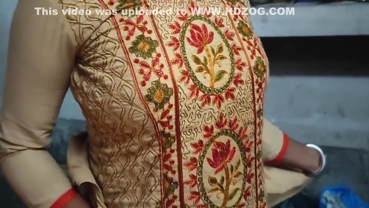 Desi Bhabhi Showing Pussy Indian Bhabhi Ko Jamkar Chudai - Indian Lady