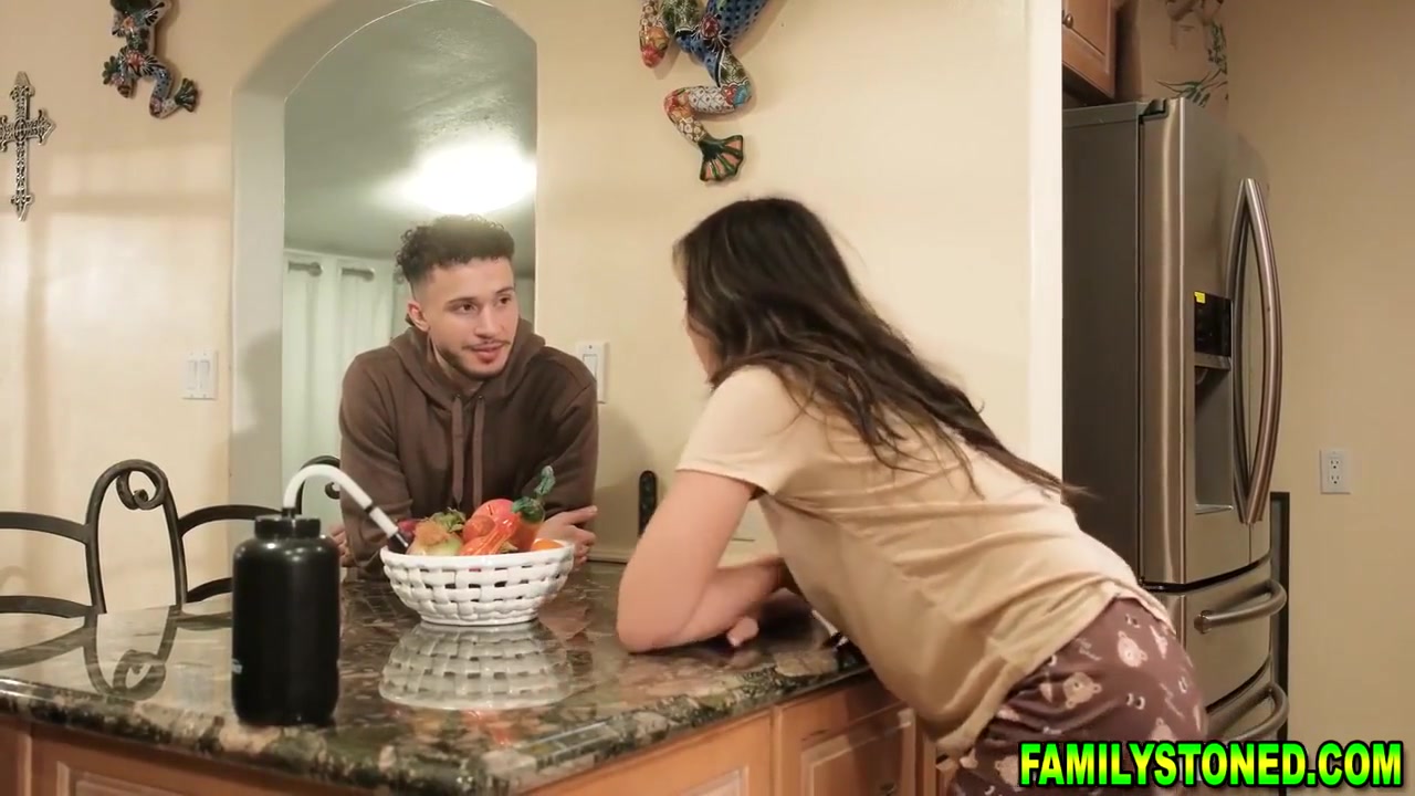 Scarlett Alexis In Apollo And Jay Fucking Their New Stepsister