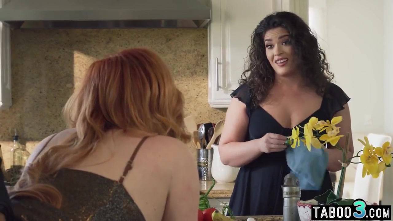 Lauren Phillips, Victoria Voxxx And Isiah Maxwell In Big Black Dick Hubby Analyzed His Thick Stepmommy Mistress