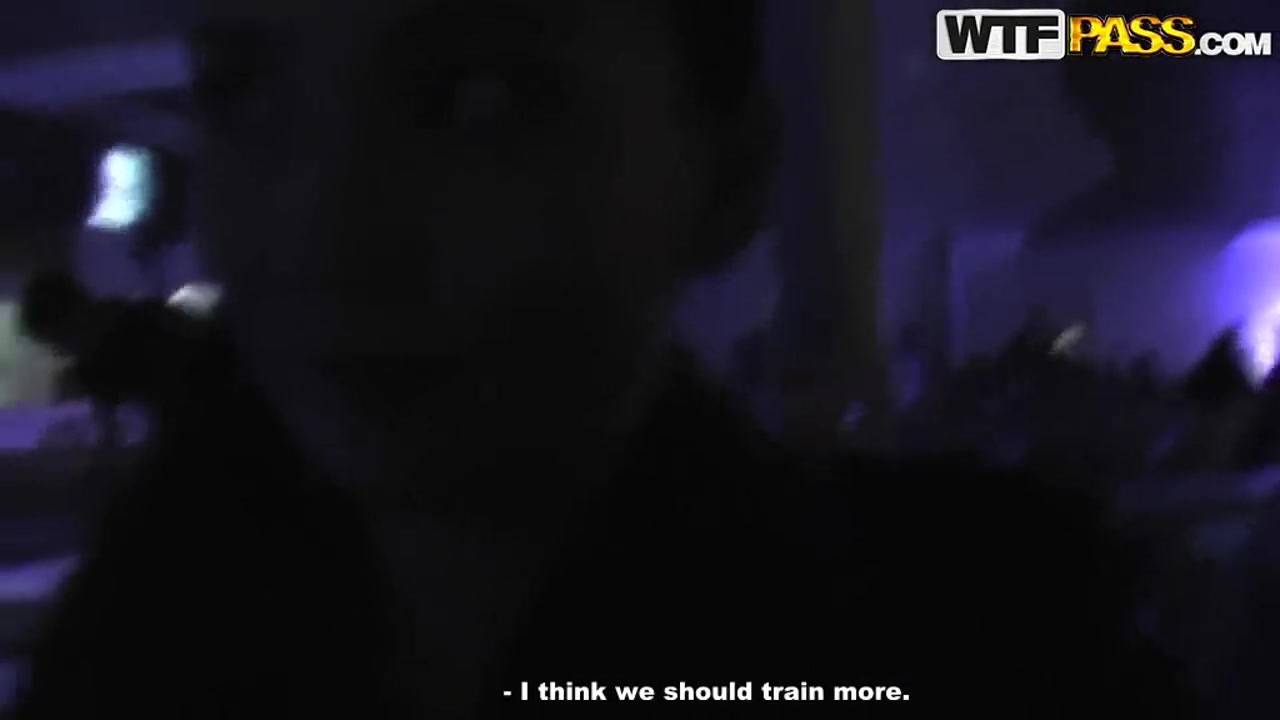 Man tries to seduce his GF to screw on camera