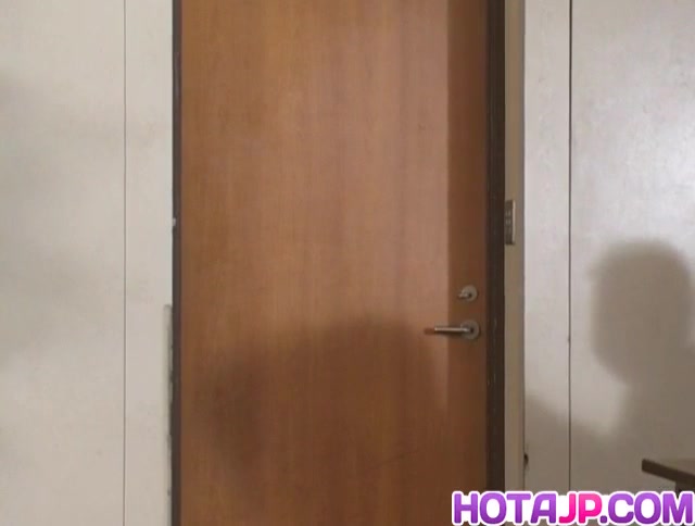 Yui Aina gets sucked penises